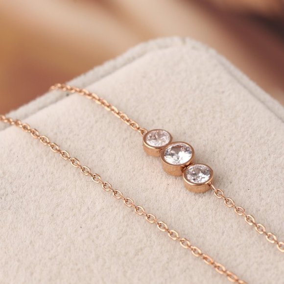 Michael Kors Round Shell Pendant Necklace - Picture 5 of 8